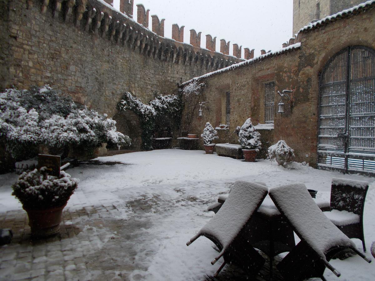Bed and Breakfast Castello Di Vigoleno Esterno foto