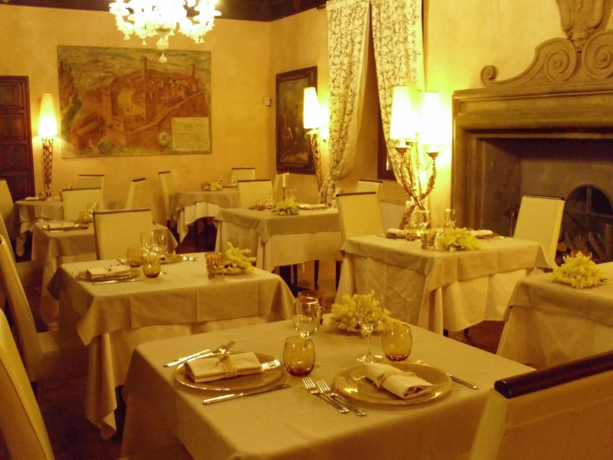 Bed and Breakfast Castello Di Vigoleno Esterno foto
