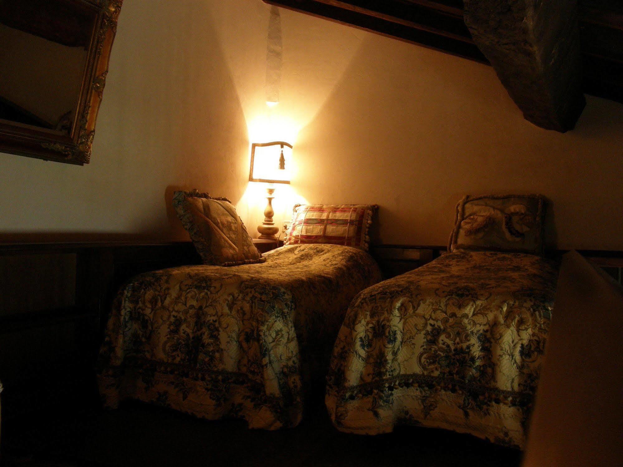 Bed and Breakfast Castello Di Vigoleno Esterno foto