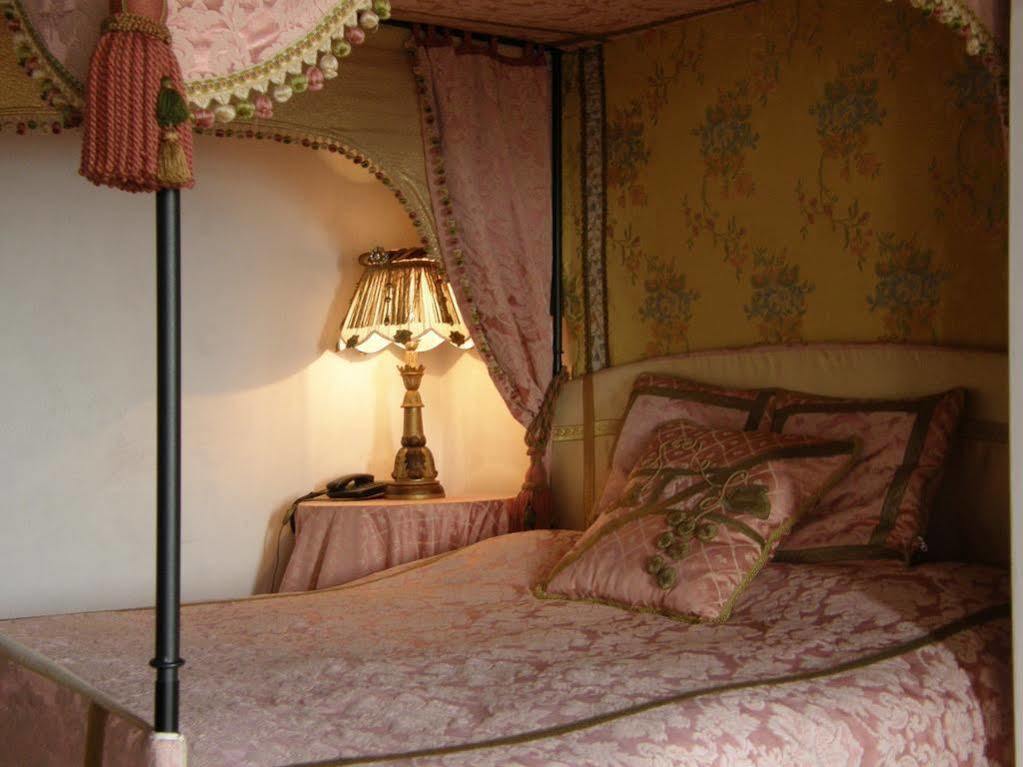 Bed and Breakfast Castello Di Vigoleno Esterno foto