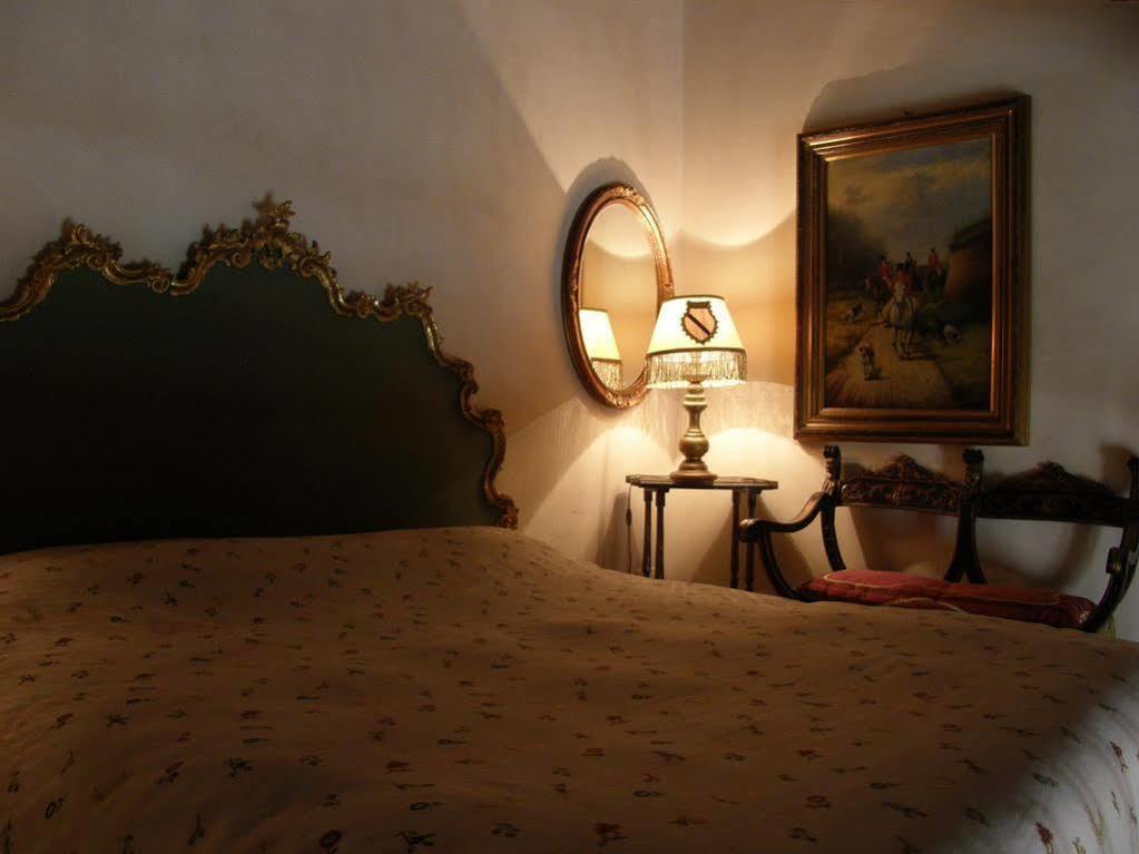 Bed and Breakfast Castello Di Vigoleno Esterno foto